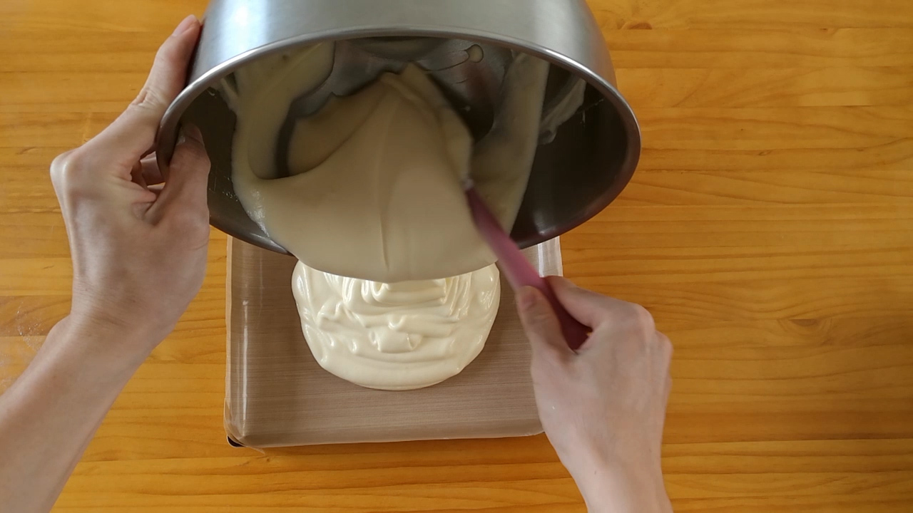 蛋糕卷不回缩的方法,原味蛋糕卷如何不开裂