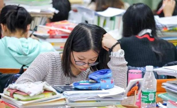 校内读书人vs校外都市丽人文案,校内读书人vs校外都市丽人字幕