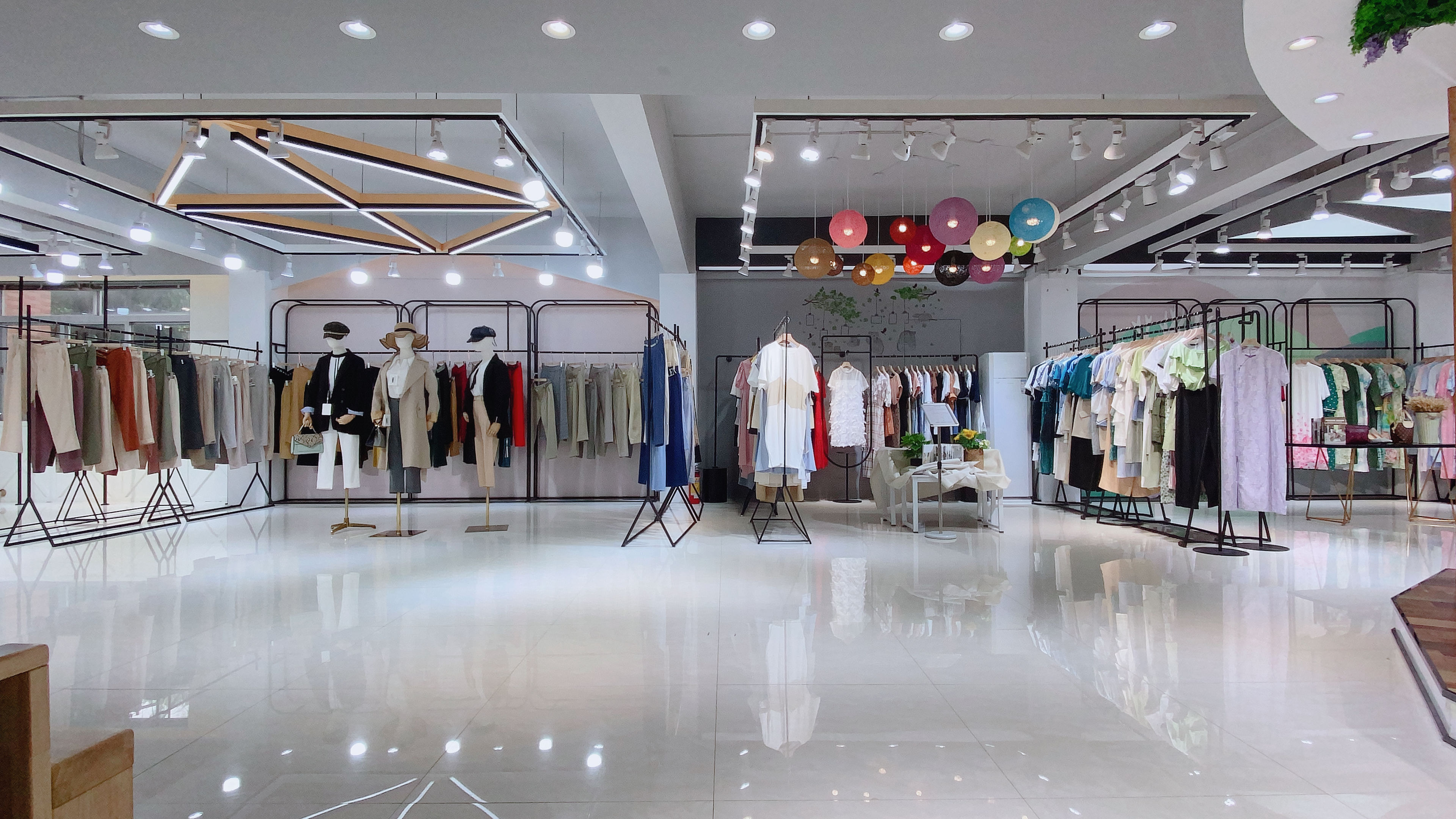 三彩女装最新撤柜尾货批发,三彩品牌折扣店女装清仓冬款