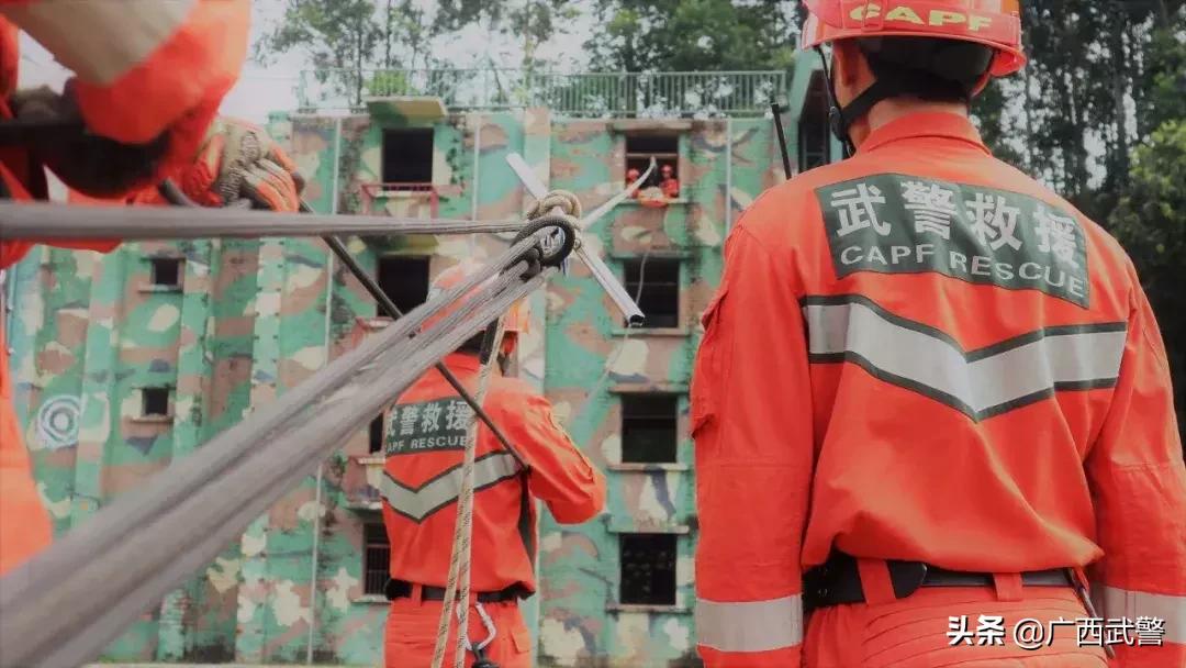 来当*警武**工兵吗?常和死神拼命的那种...