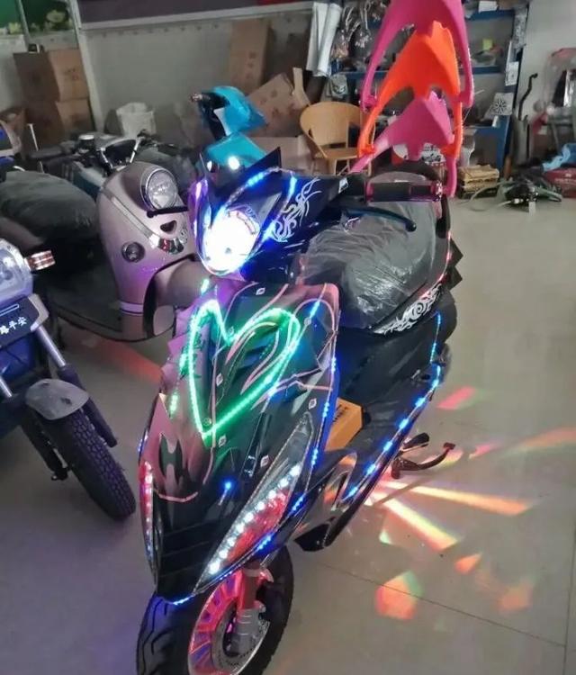 一路火花带闪电完整句,一路火花带闪电解析