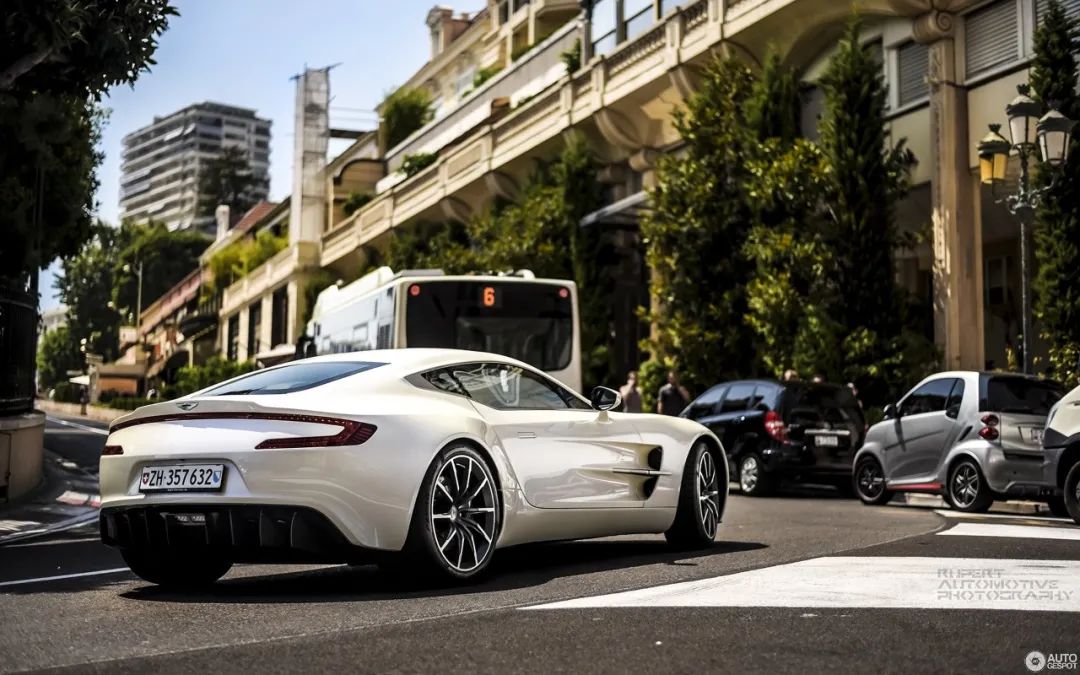 D.Va配色的18Ksuper马丁one-77「虚测评」