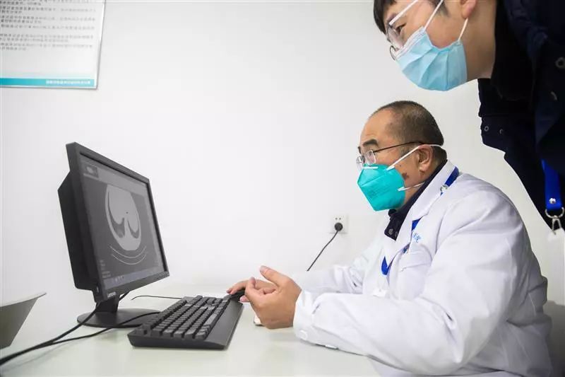 武汉市金银潭医院院长：身患绝症、妻子被感染，抗击疫情最前线奋战30余天