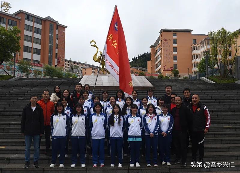 凤凰中学女足足球比赛,凤凰中学足球队比赛视频