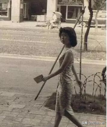 站起来的霍金图片,站起来的霍金