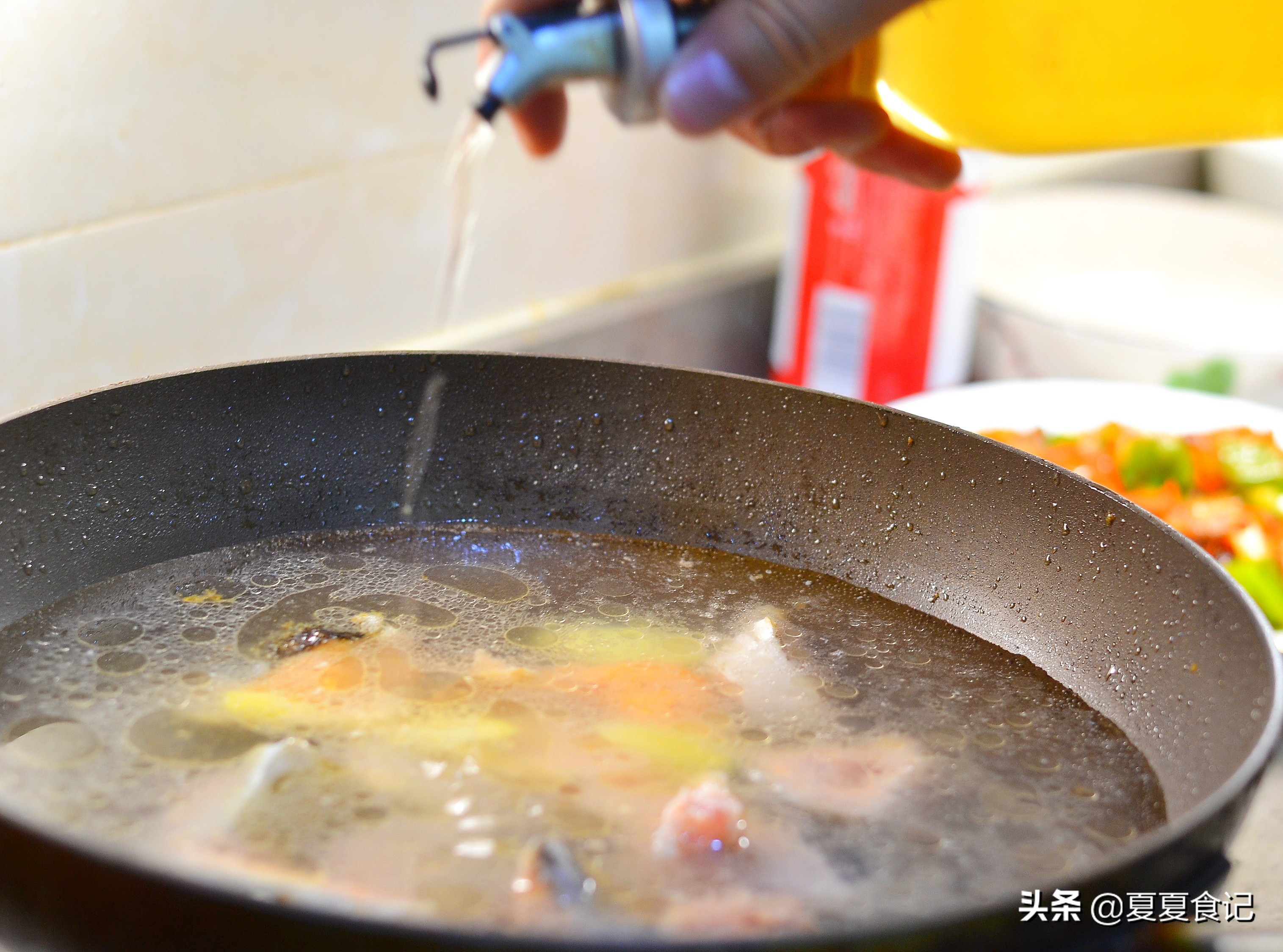 三文鱼头煮汤怎么做汤好喝,简易又美味的三文鱼头汤做法