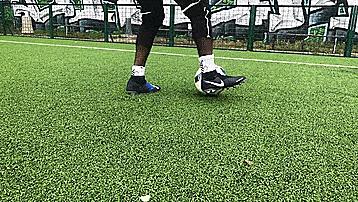 五人制足球超实用技巧,足球过人实用技巧1对多