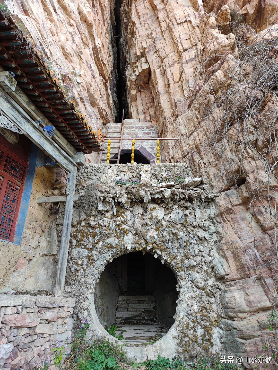 从石家庄到邢台，寻找大自然的鬼斧神工，爬上半个瓮，羞羞阴阳山