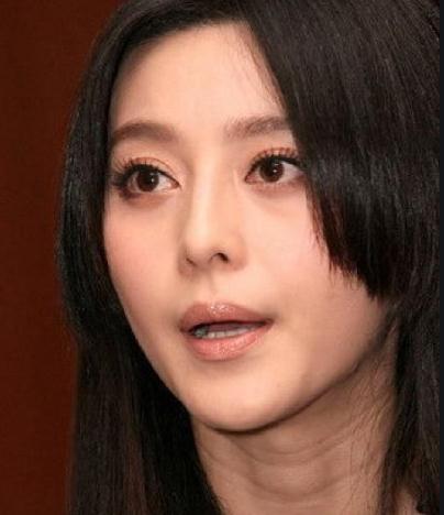 赵雅芝嘴角松垮颈纹厚重难遮掩,赵雅芝的童颜秘诀