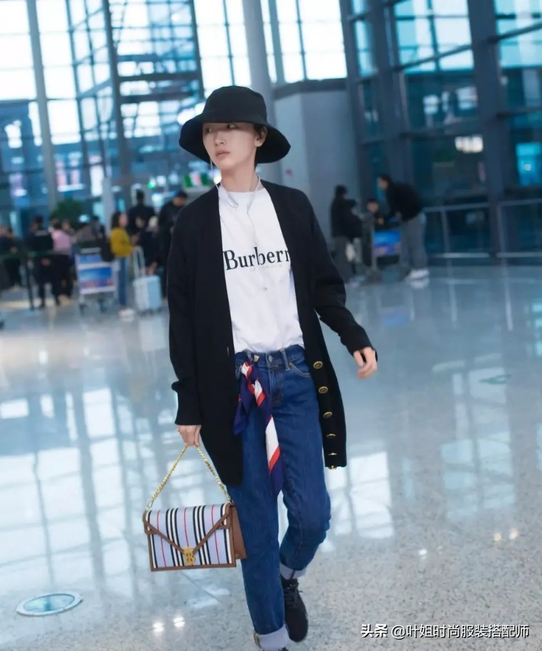 丝巾怎么选颜色高贵优雅百搭,怎样选最好质量的丝巾好看又洋气