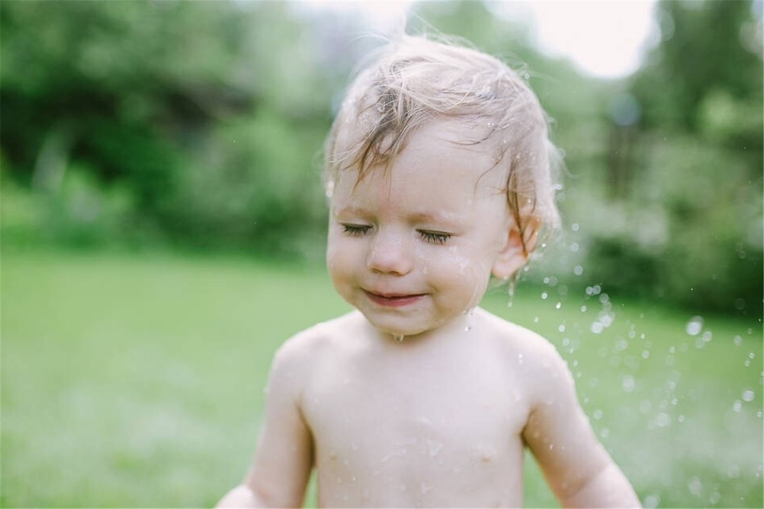 孩子太喜欢玩水是什么原因,孩子特别喜欢玩水怎么阻止