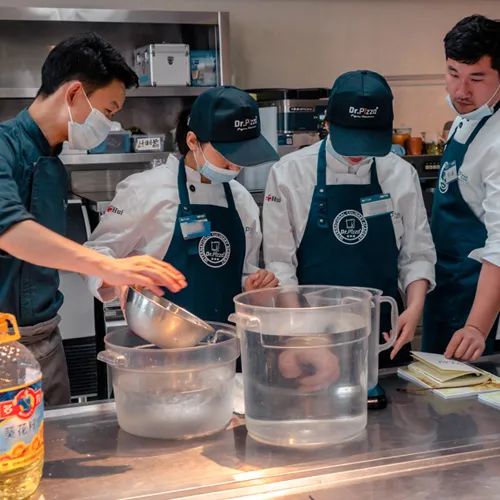 和面发酵后很粘,和面面团里都是气泡