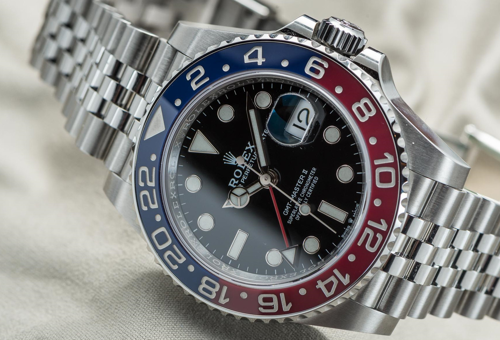 劳力士水鬼和欧米茄表哪个好,劳力士水鬼和卡西欧水鬼对比