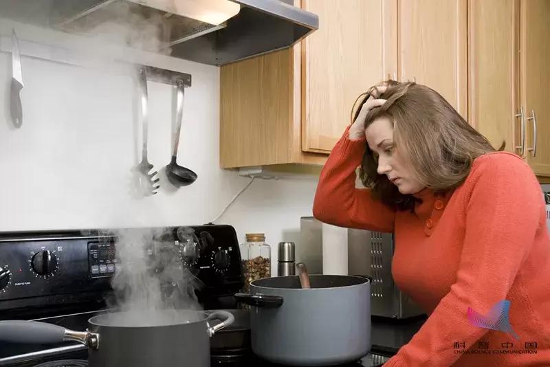 有毒还致癌不粘锅是害人锅,不粘锅有毒还致癌