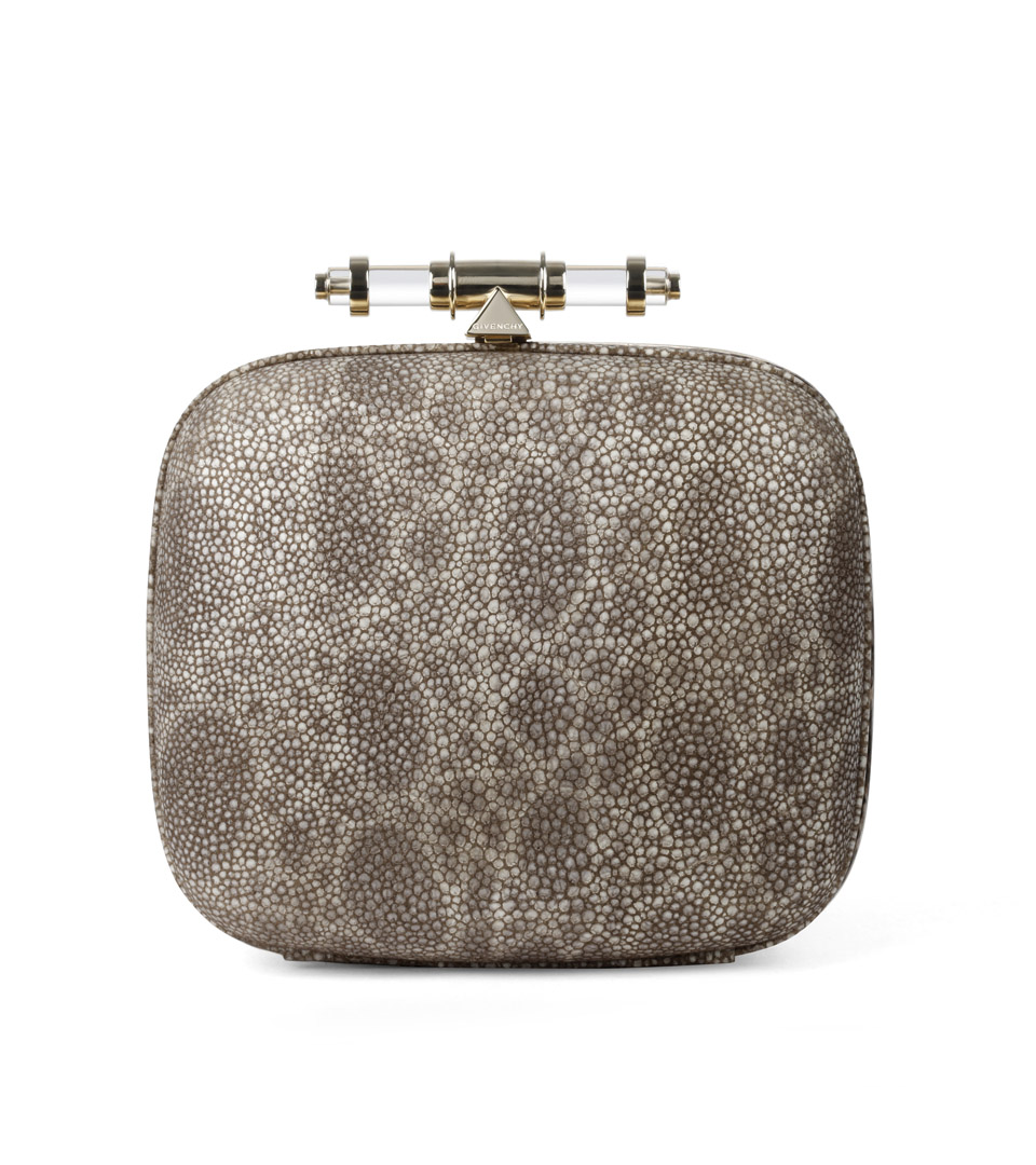 珍珠鱼鱼皮磨皮方法,珍珠鱼皮的颜色是染色还是天然