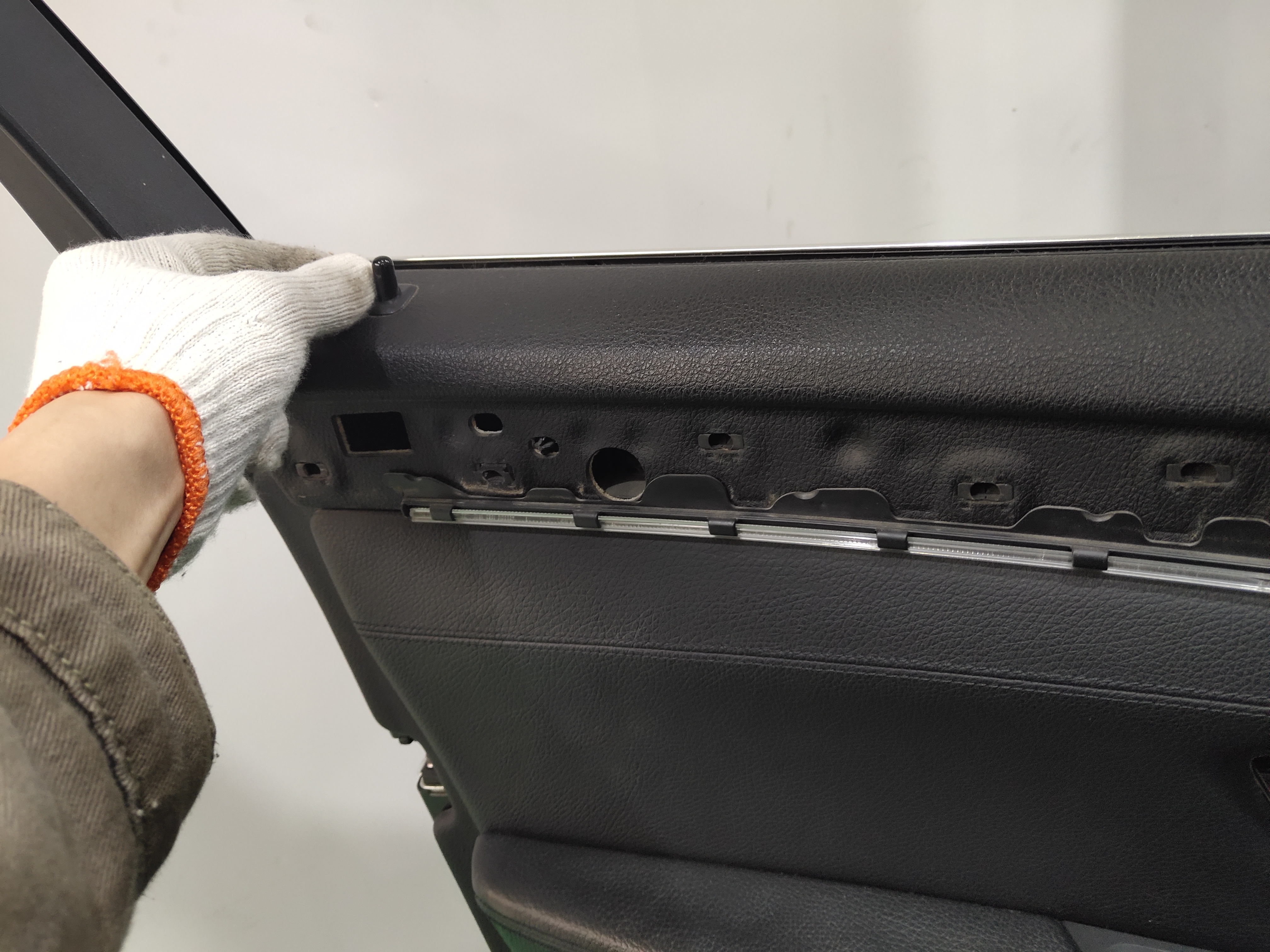 宝马525车门把手的塑料老化,宝马门内拉手橡胶老化怎么解决