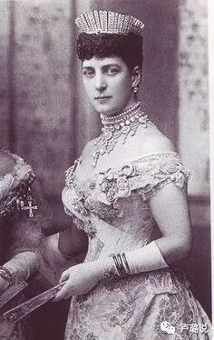 英国女王戴过的皇冠是什么牌子,皇冠有多优雅