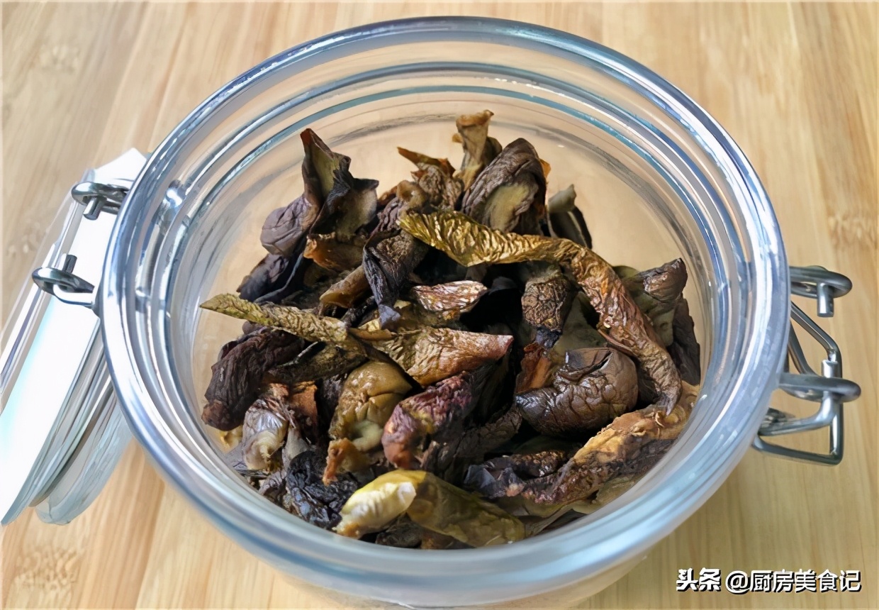 适合老人吃的茄子炒肉怎么做好吃 (一次炒不完的茄子怎么存放)
