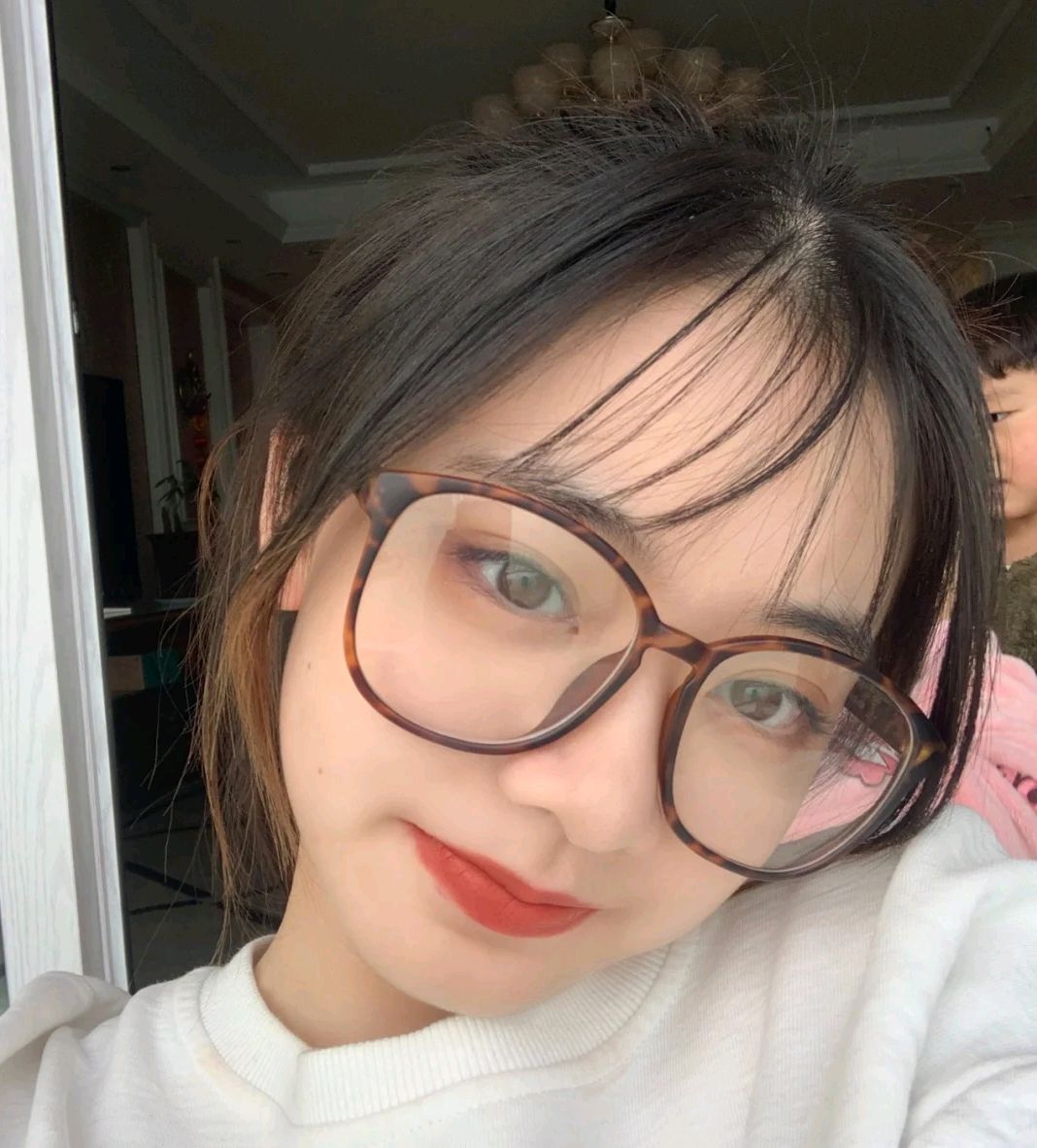 怎么选眼镜框搭配脸型,怎么选眼镜框适合脸型微胖女生