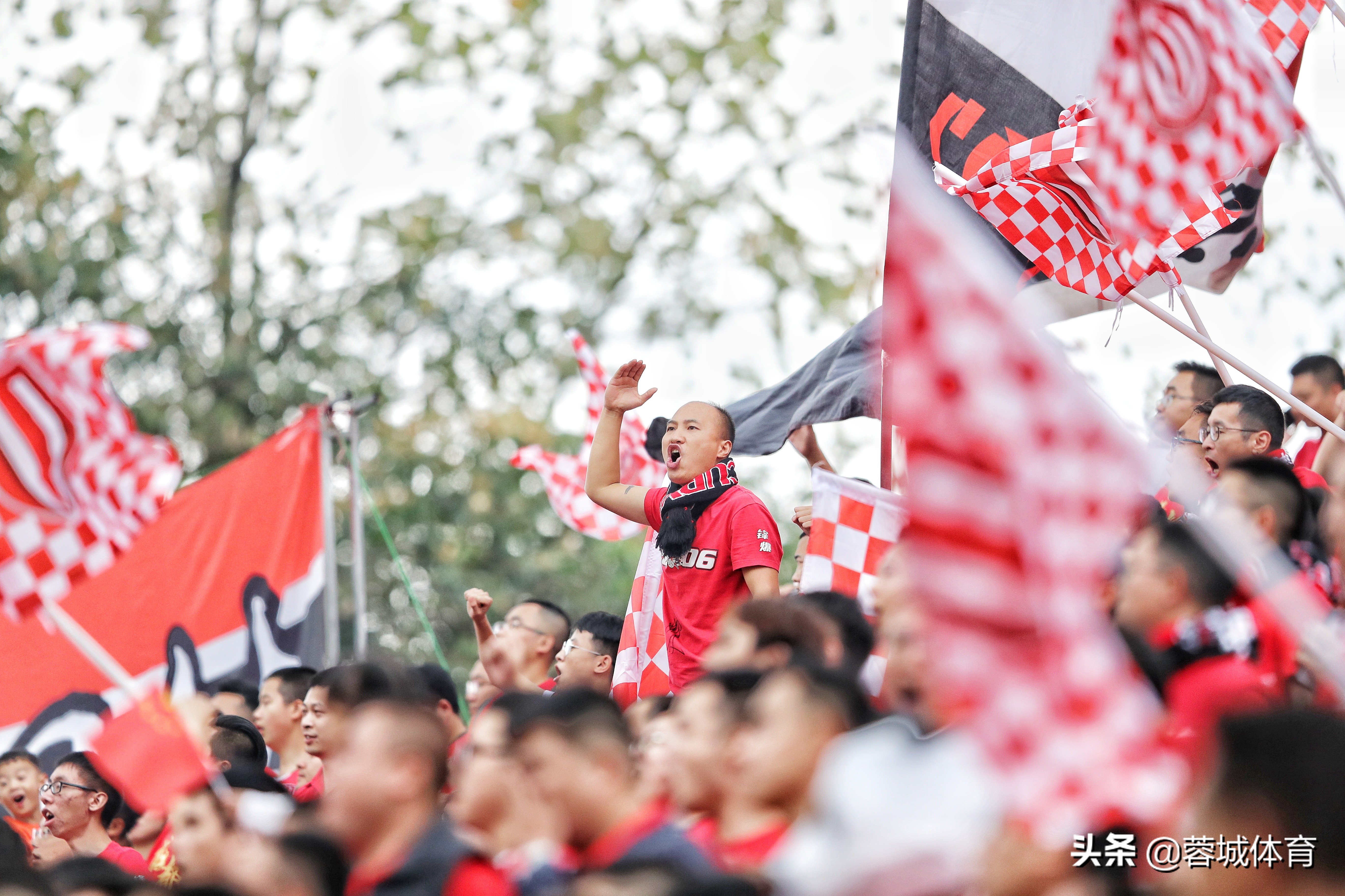 成都兴城十连胜,成都蓉城3-0战胜大连人姚夏