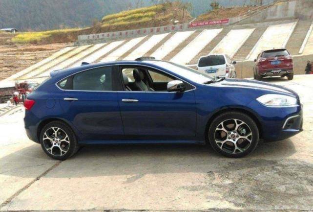 新款菲亚特致悦车型，搭载1.4T发动机，配7速变速箱