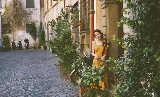 马凡舒首次主持天下足球,央视足球主持马凡舒