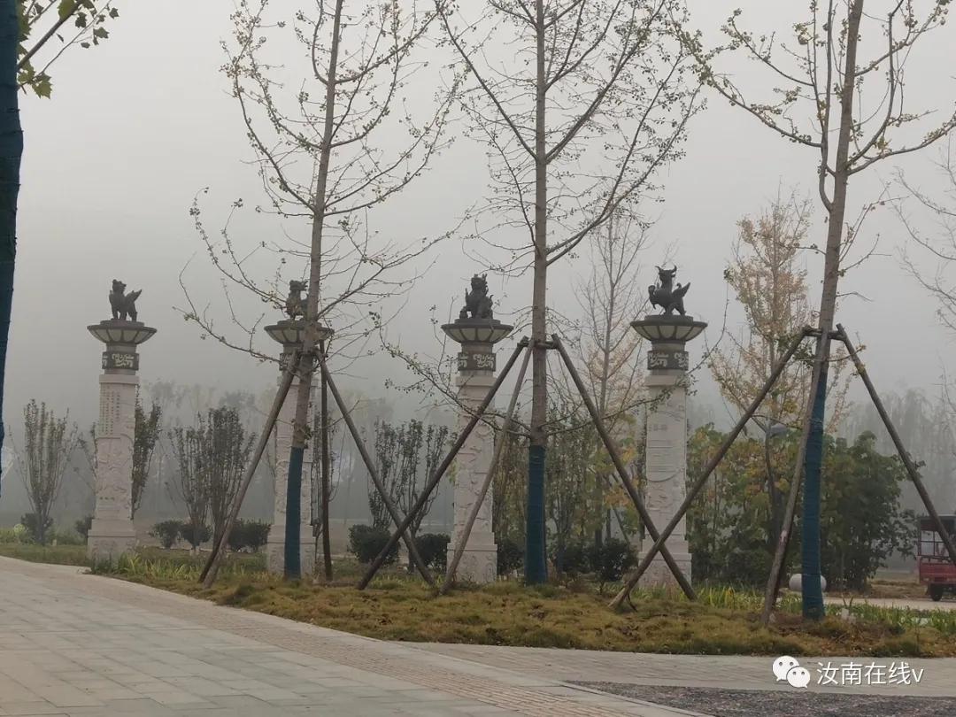 汝南县发布大雾橙色预警,大雾突然来袭视频