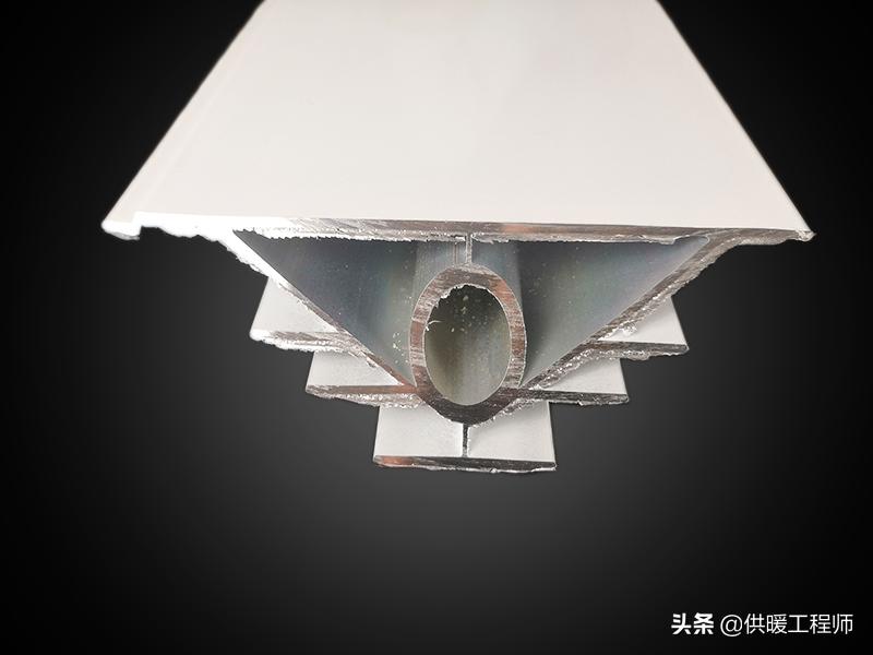 墙挂式暖气片什么材质的好,暖气片装饰板