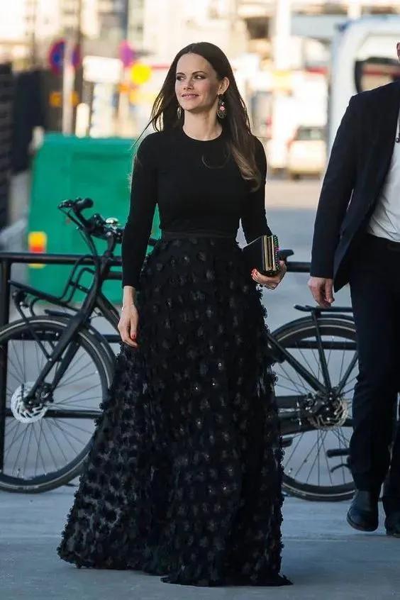 白天比基尼晚上夜店嗨小野模，怎么泡到欧洲王室最后的钻石王老五