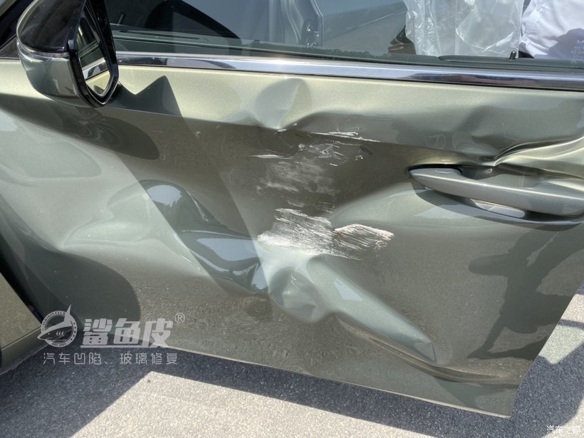 成都雷克萨斯车门凹痕修复,雷克萨斯车门凹陷维修方法