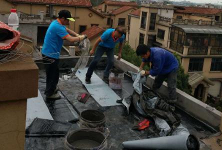 楼顶漏水修复楼顶费用由谁来出,楼顶漏水最简单的补救方法