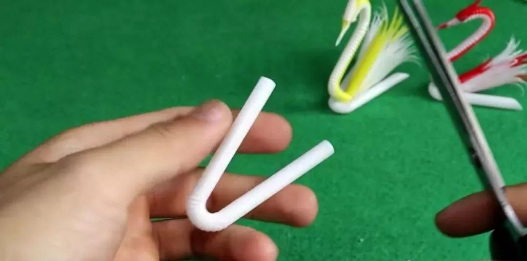 七彩的吸管剪一剪,DIY的蜗牛,天鹅,简直太像了(附教程)