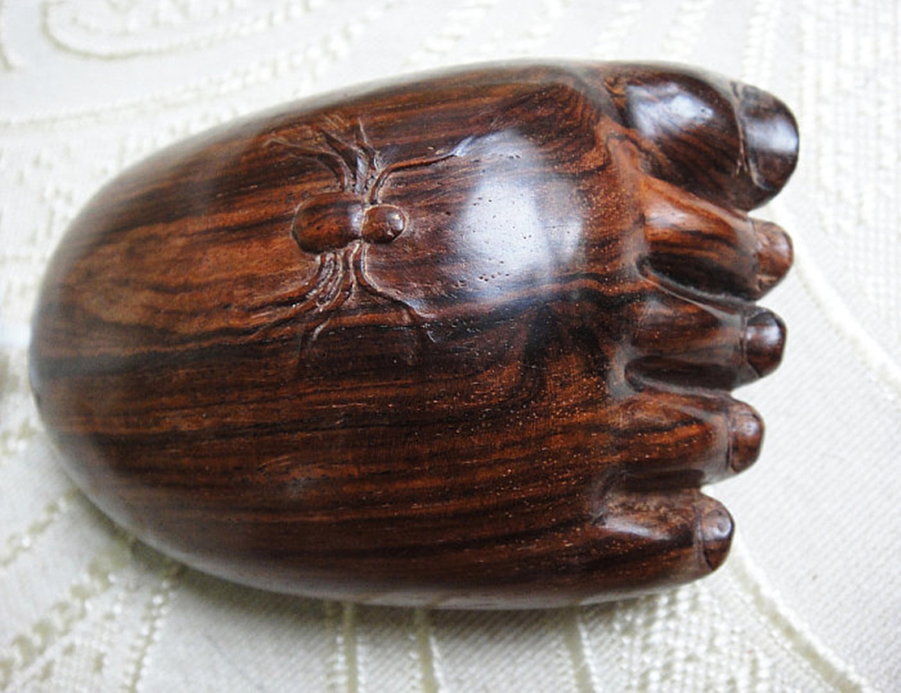 小小的茶宠：茶盘之上，茶汤润之，活灵活现，寓意吉祥，赏心悦目