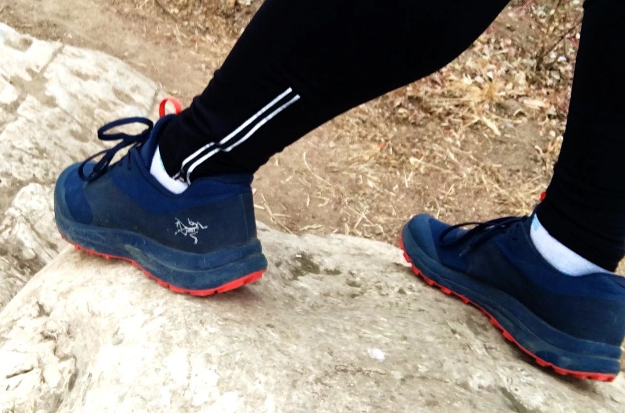 透气抗水登山鞋,耐磨防滑透气缓震登山徒步鞋