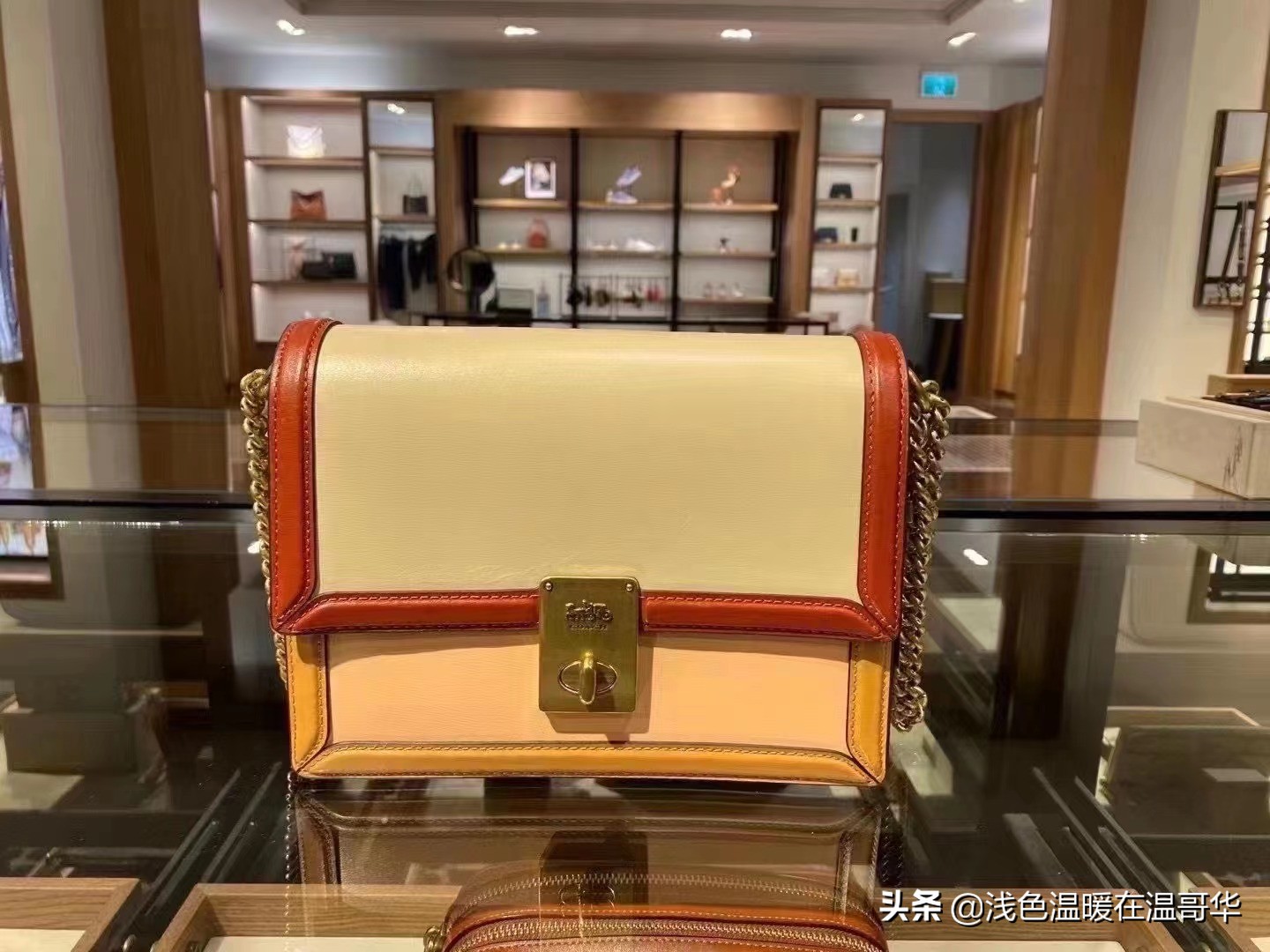 coach女包必买的经典款专柜,coach包包奥莱款和专柜的区别