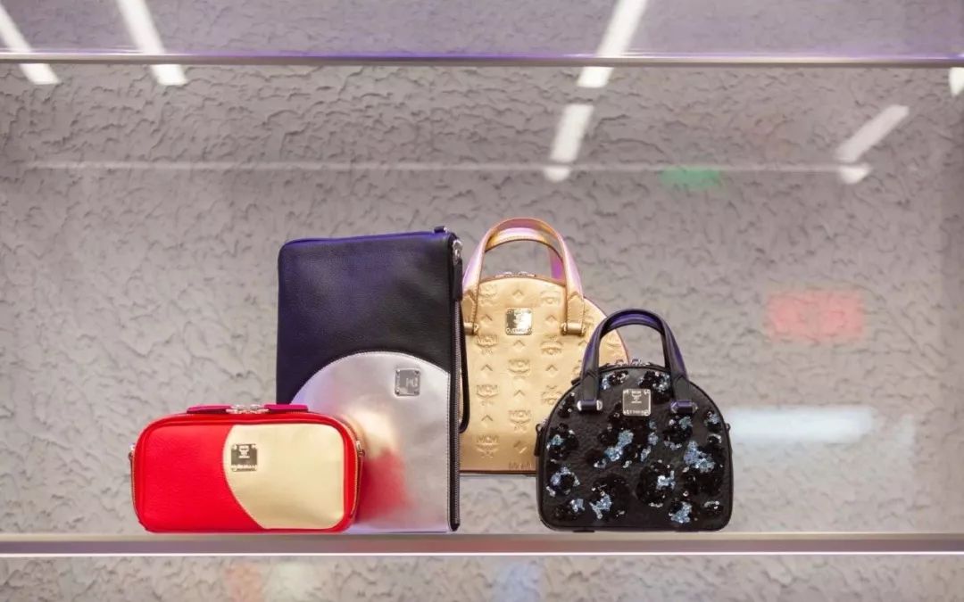 从濒临倒闭到年营收25亿,从濒临倒闭到市值266亿