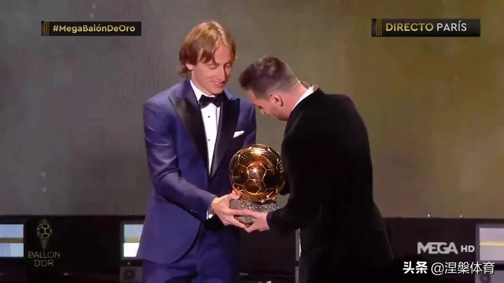 2009年金球奖谁给梅西颁奖,梅西2015金球奖颁奖原视频