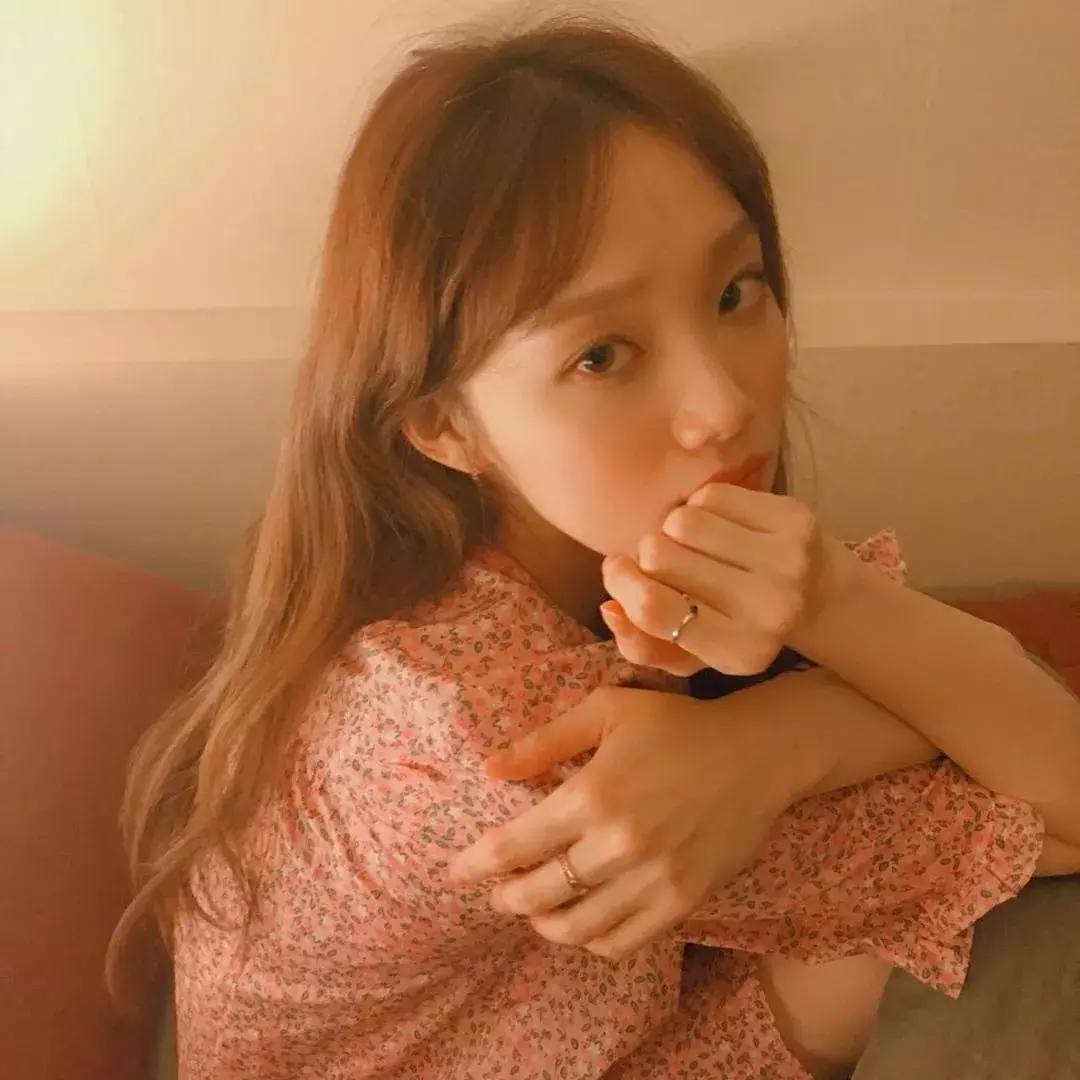 李圣经气质魅力的长腿女神,李圣经肤白貌美美得惊为天人