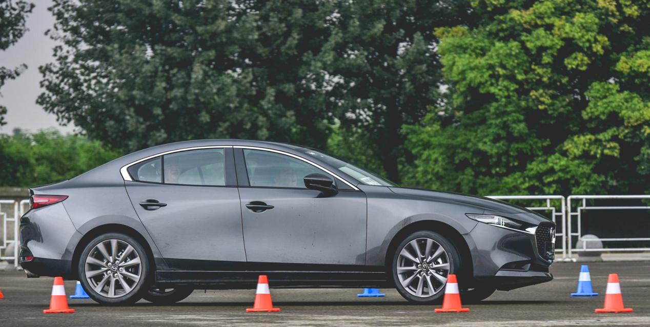 马自达3新款昂克赛拉试驾视频,全新马自达3昂克赛拉试驾