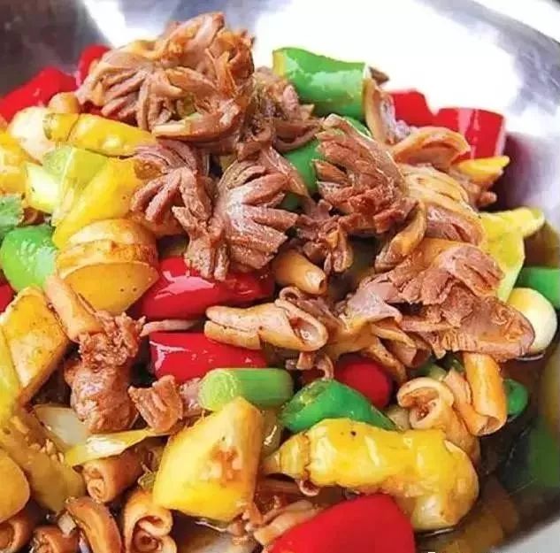 绝佳美味独特的干锅鸭,干锅鸭特色美食视频