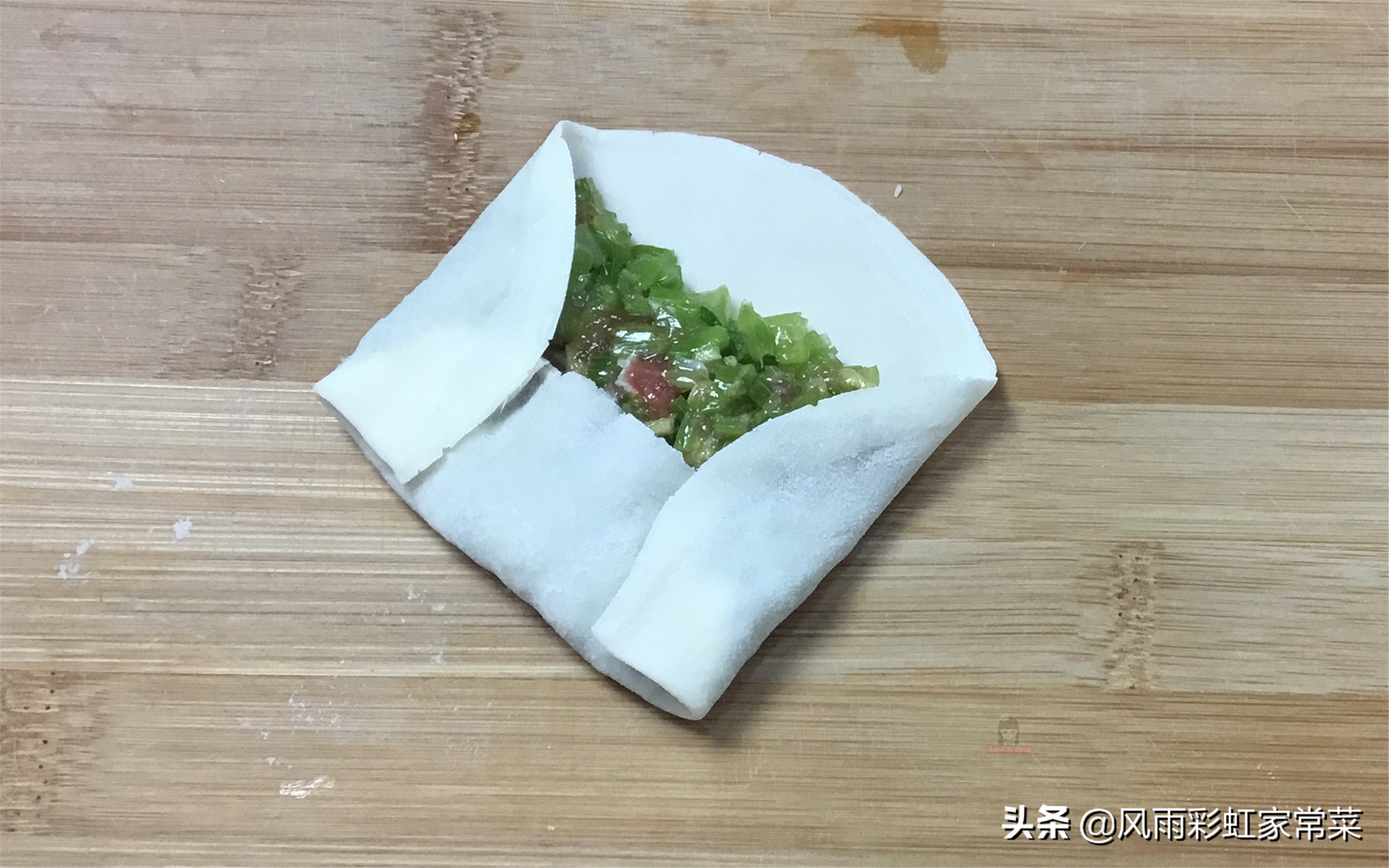 芹菜鸡蛋馅饼怎么做饼软,芹菜猪肉馅饼的家常做法简单