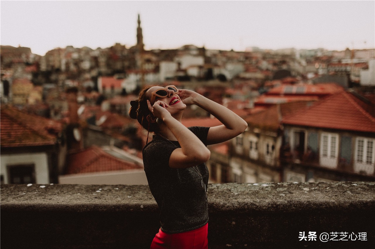 弟弟真心爱上姐姐的表现,男生接受姐弟恋是什么心理