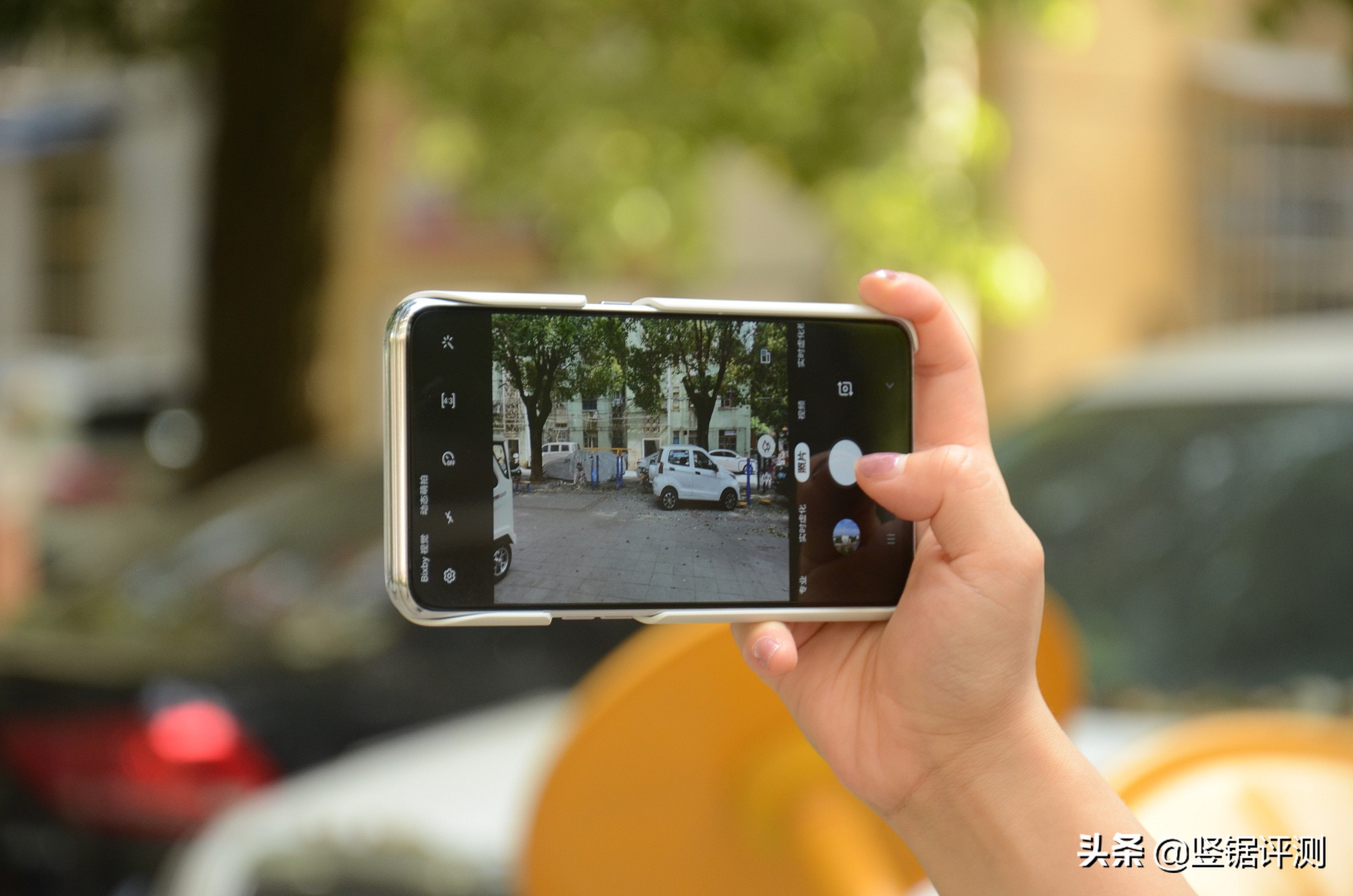 三星A80深度评测，6.7英寸全面屏，旋转摄像头设计