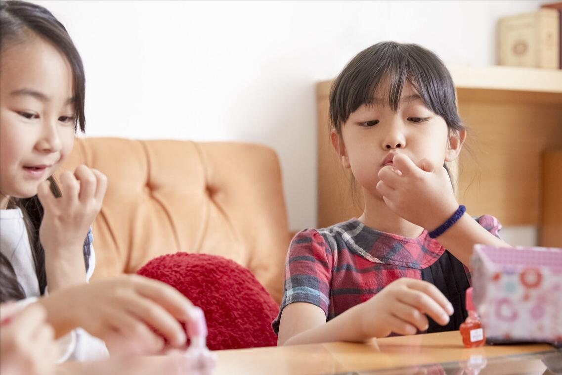孩子到叛逆期油盐不进软硬不吃,青春期的孩子不和父母沟通怎么办