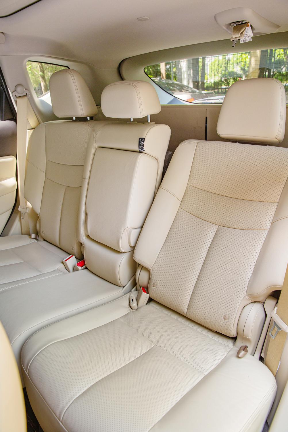 李扬试驾日产楼兰25t,日产楼兰2019款2.5l试驾