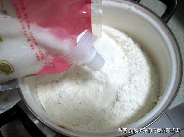 发面,最忌面粉直接加酵母!牢记4点,发酵又快又好,轻松发满盆