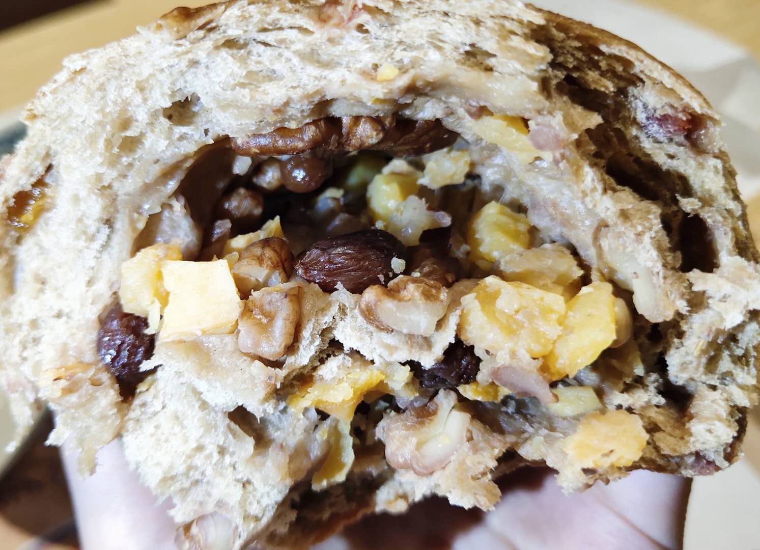 好利来原麦山丘，3款全麦面包的小测评