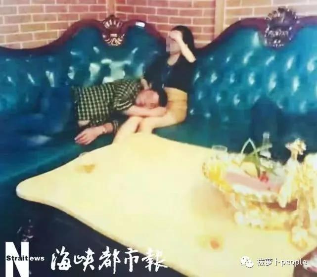 村干部醉酒后躺陪酒女怀中当事人称可能被人“设套”摆拍