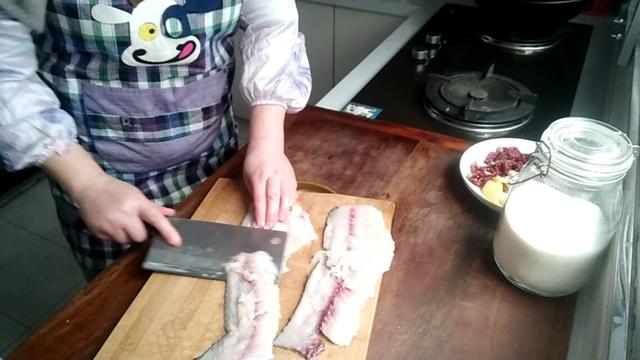 冷冻鱼皮做鱼肉丸子,带刺鱼肉生汆丸子的做法