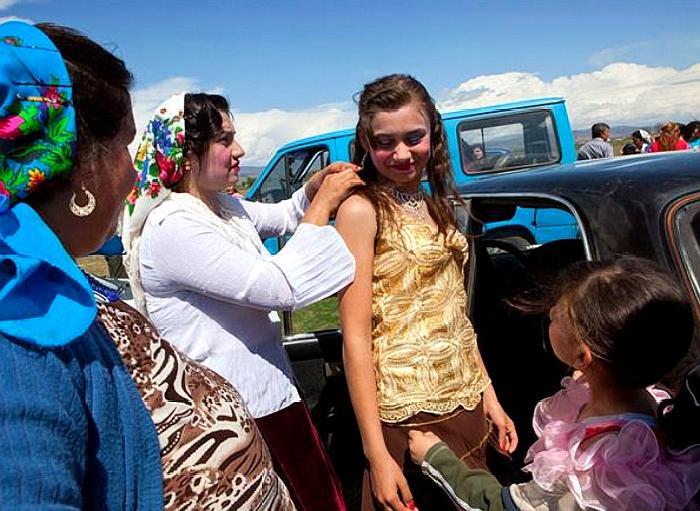 保加利亚新娘市集每年几月开始,保加利亚集市美女